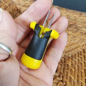 Dreamfarm Lockorns Corn Cob Holders Set of 8 – Yellow/Black Kitchen Gadget